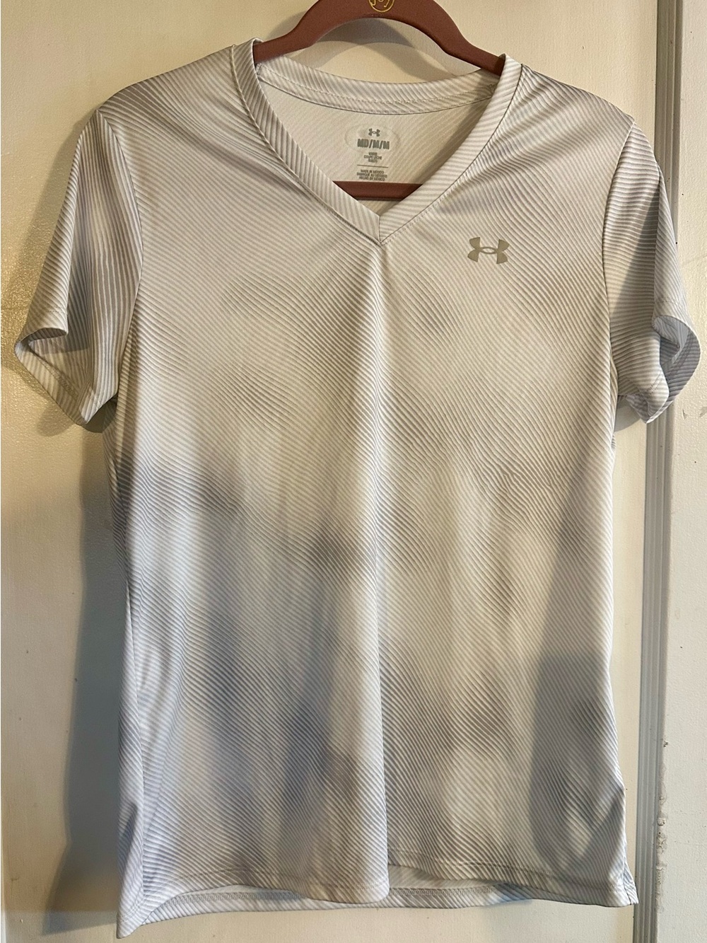 Under Armour HeatGear Gray White Striped V-Neck Athletic Shirt M